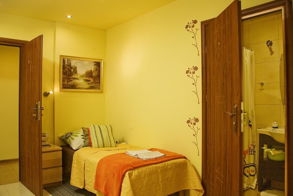 Medison Family Boutique B&B Kielce Room photo