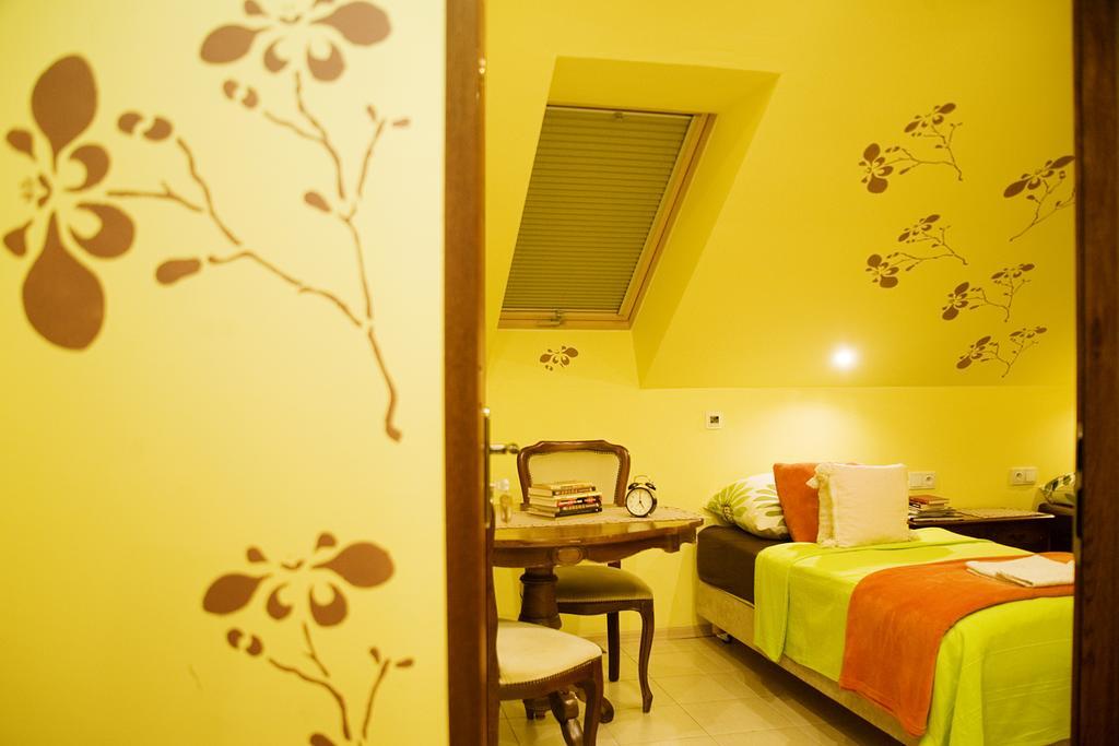 Medison Family Boutique B&B Kielce Room photo